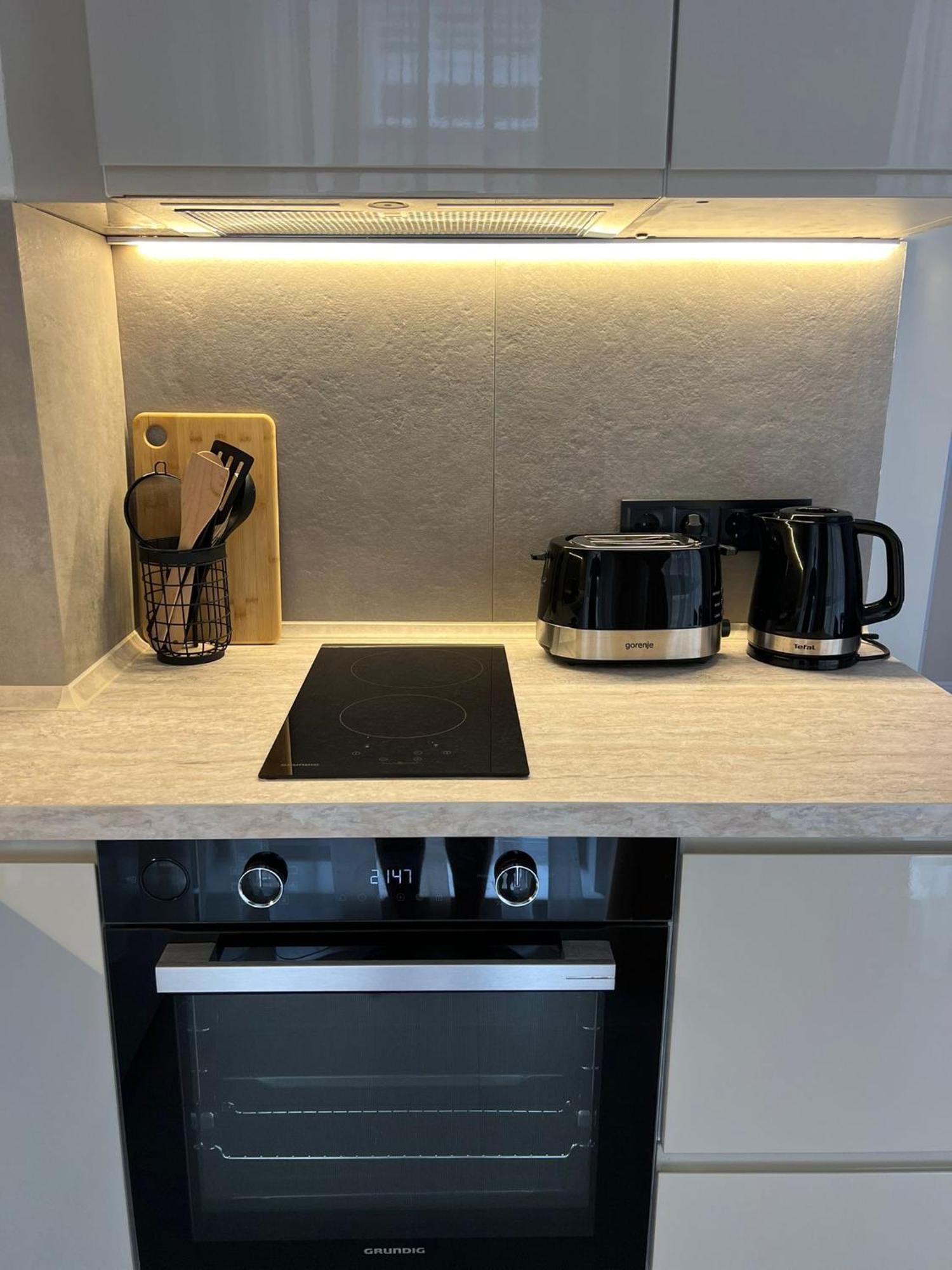 Elements Stylish 1bdr W High Speed Wifi And Work Space Apartament Sofia